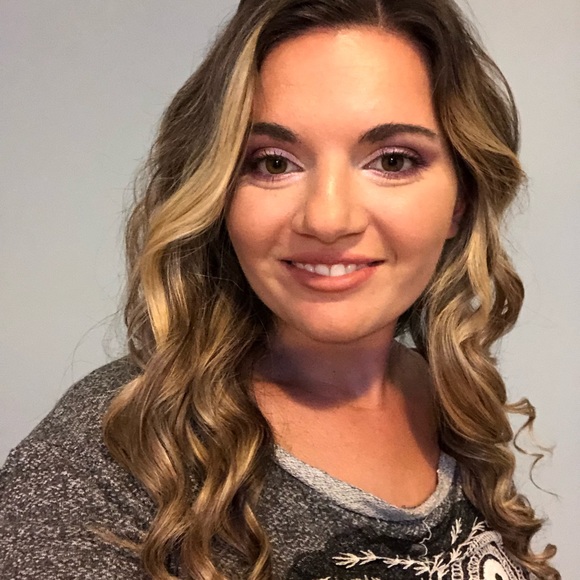 Meet your Posher, Courtney - Picture 1 of 1